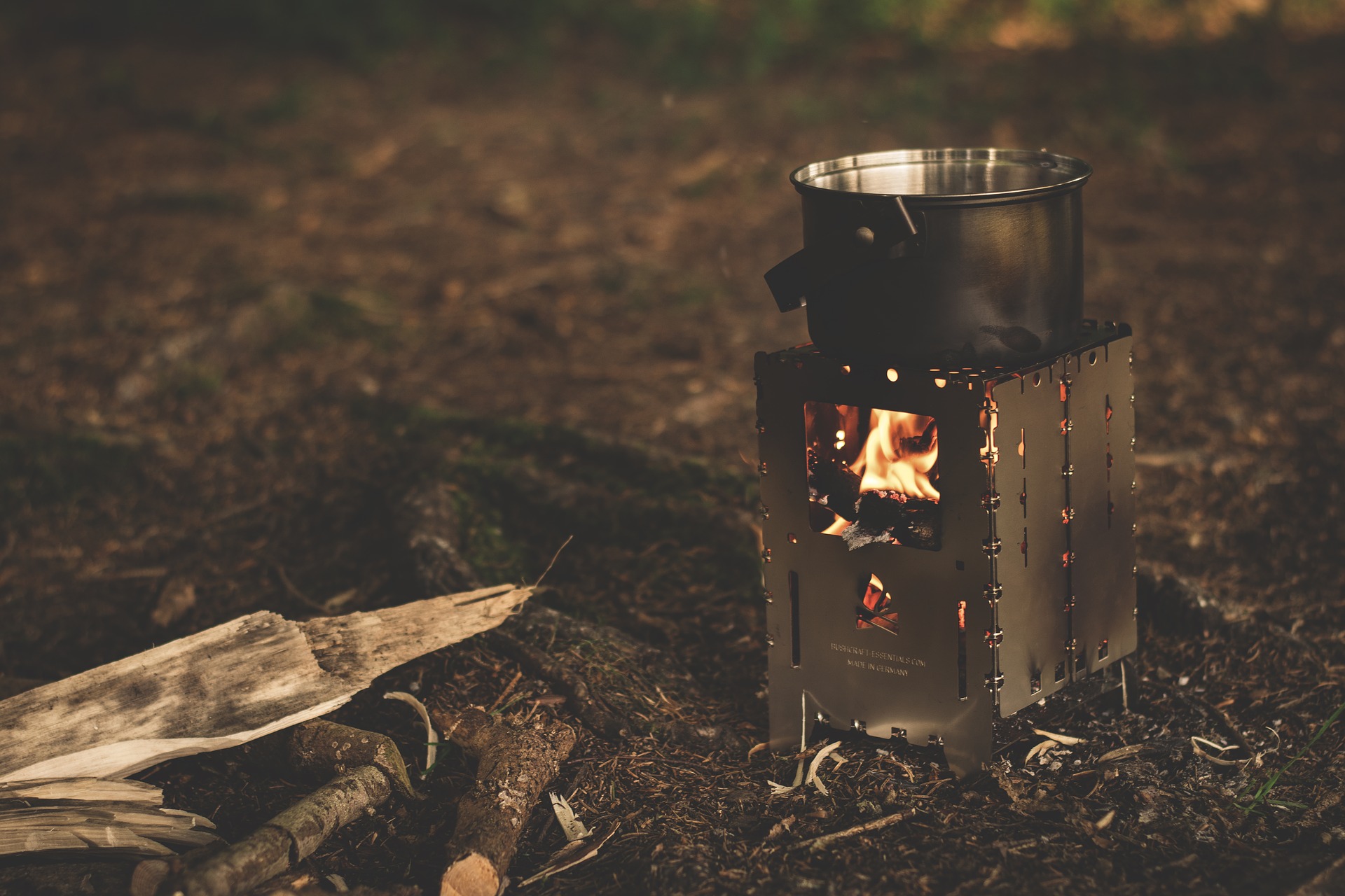 Overmont Mini Kupfer Spirituskocher Campingkocher mit Aluminium St/änder f/ür Camping Wandern Ausflug Reise Gold//Grau//Olivgr/ün